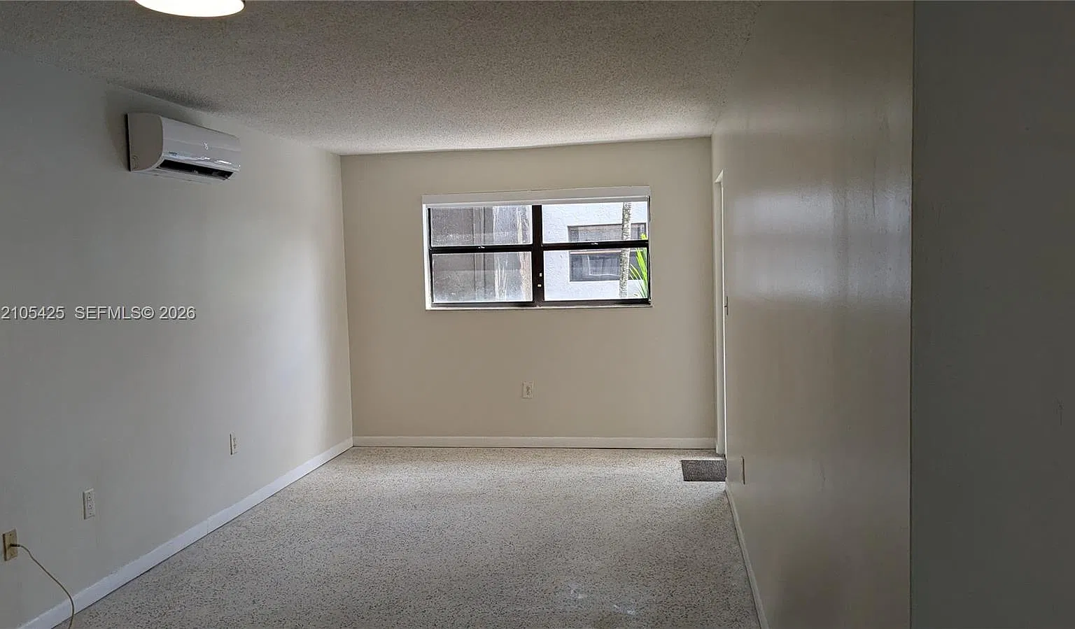 Guernica Condo — Photo 2