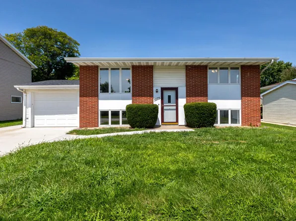 3525 Hillcrest Rd, Dubuque, IA 52002