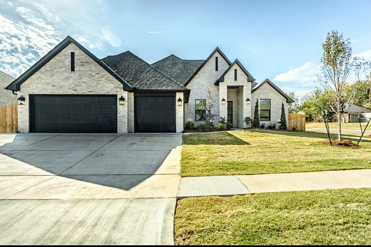 3 bed, 2210 sqft, $3,800 — Photo 1