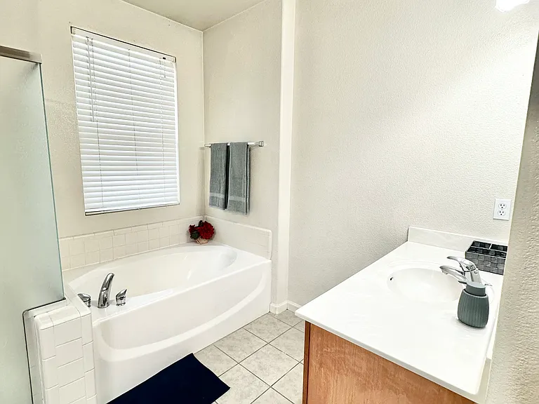 3567 Sarasota Ave — Photo 17