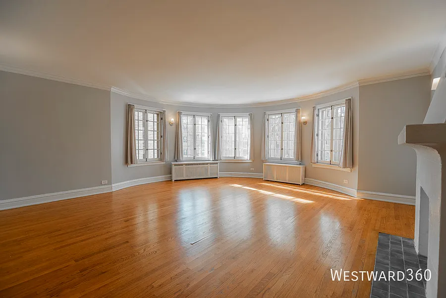 Photo 2 of 18 - 7447 N Hoyne Ave #2 - Chicago, IL Building Photo - 7447 N Hoyne Ave #2