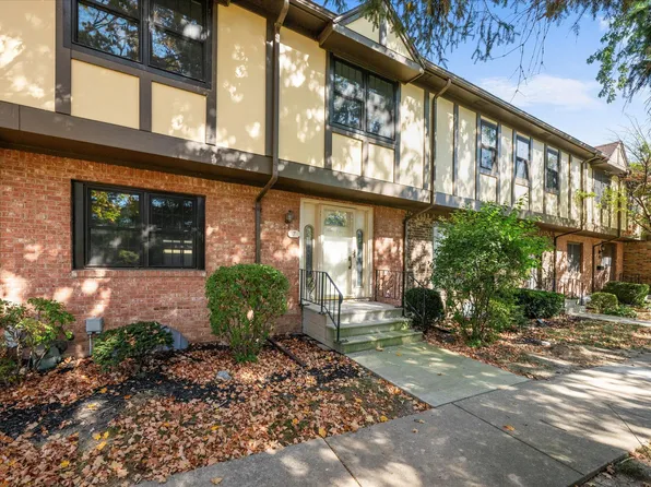 7 Knollwood Dr, Perrysburg, OH 43551