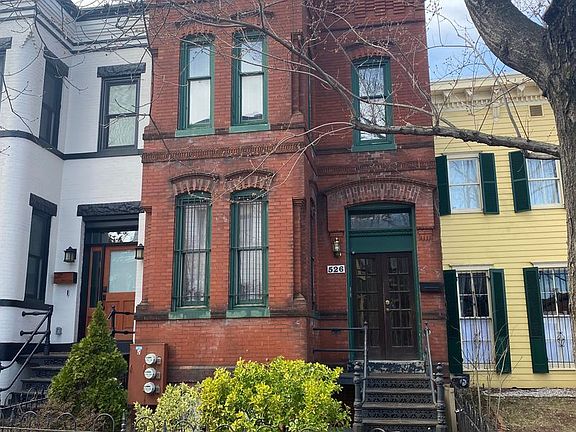 3rd image of 526 8th St NE #1