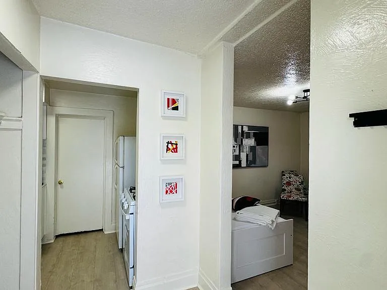 715 E Parker Ln #1 — Photo 2