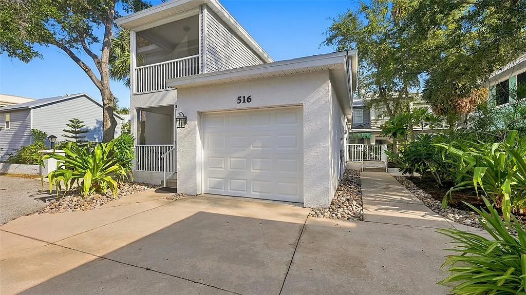 4 bed, 2.0 bath, 1622 sqft, $4,700 — Photo 2