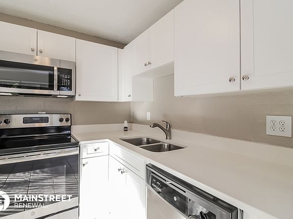 5th image of 713 Mercado Ave