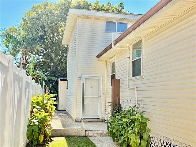 2 bed, 1.5 bath, 1200 sqft, $1,700 — Photo 1