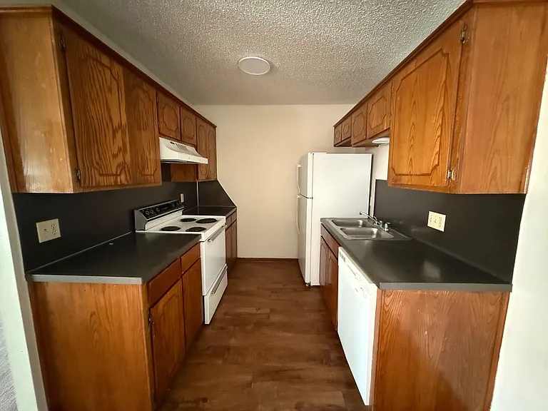 Fox Valley Apartments — Photo 29