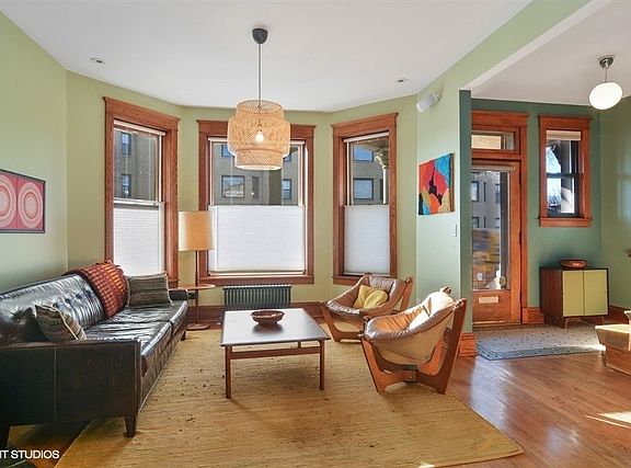 2nd image of 2507 N Sacramento Ave