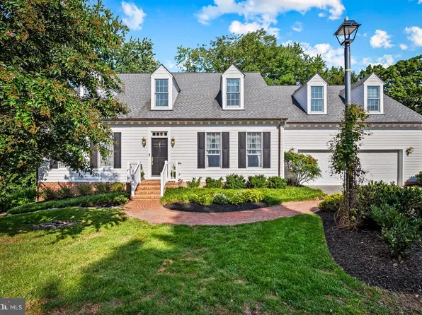 12 Dembeigh Hill Cir, Baltimore, MD 21210