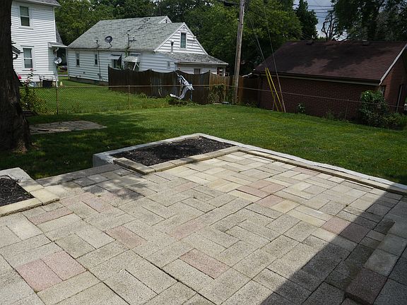 5th image of 35 Redwood Ave