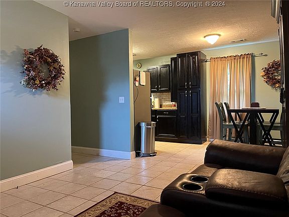 5th image of 181 Vaughan Ln
