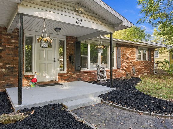 5th image of 617 N Elmwood Avenue