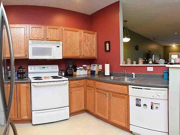 3rd image of 6566 Reserve Dr