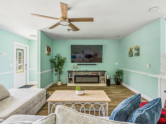 3rd image of 3116 3rd St