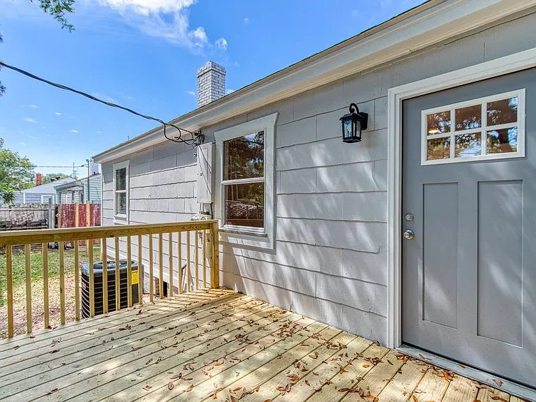 2211 Beech St — Photo 10