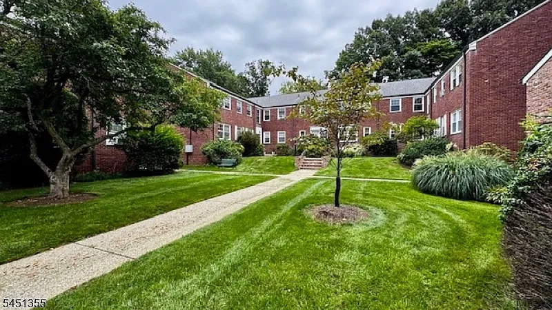 1 bed, 1.0 bath, $2,200 — Photo 3