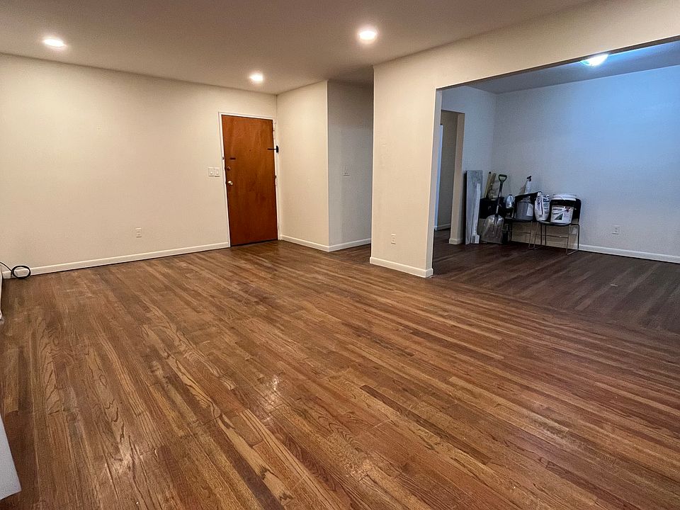 Very Spacious Living Room