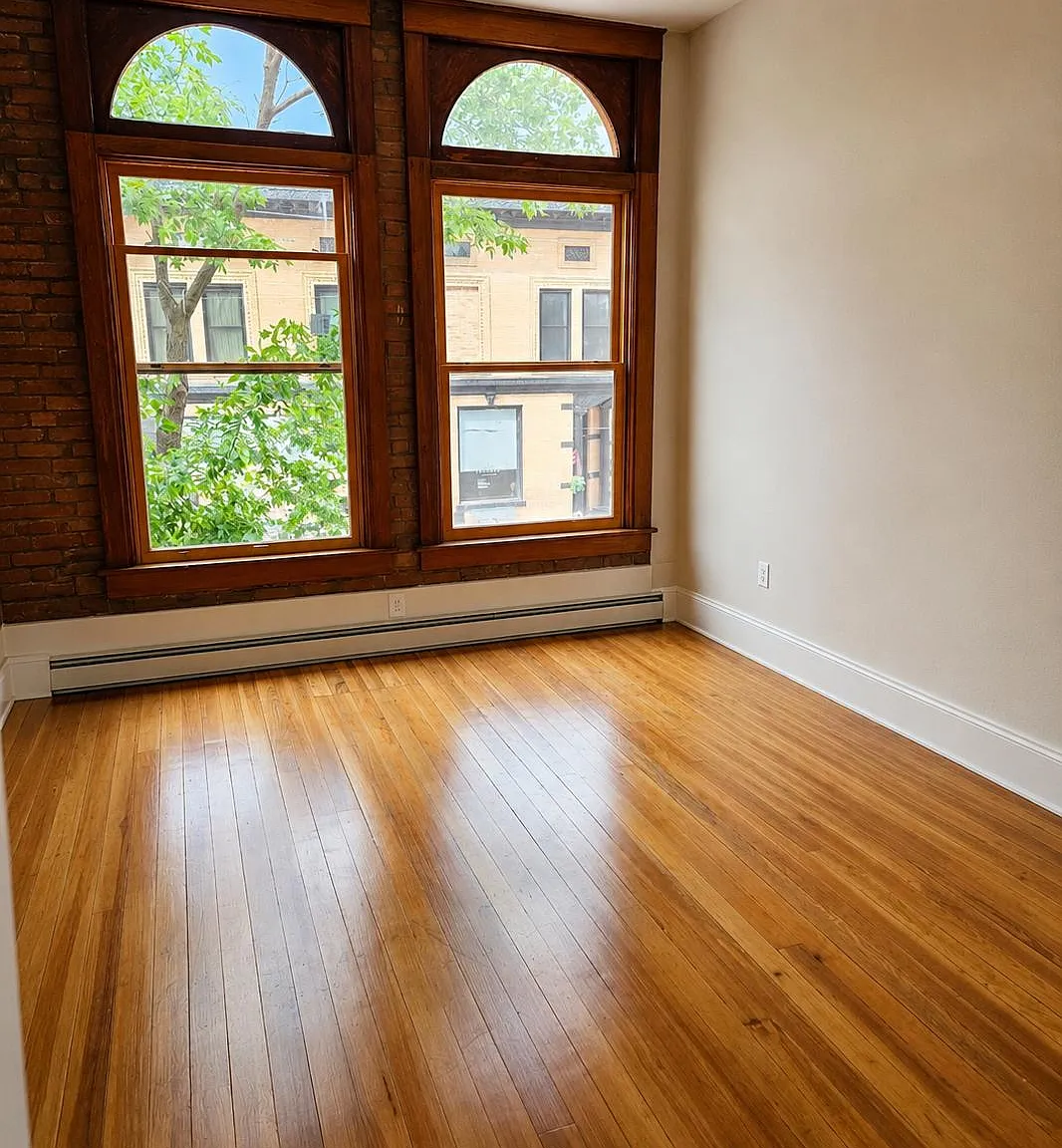 201 W Main (Florence Hotel Apartments) - 5 — Photo 4