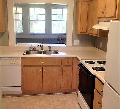 4th image of 1402 Iola Dr
