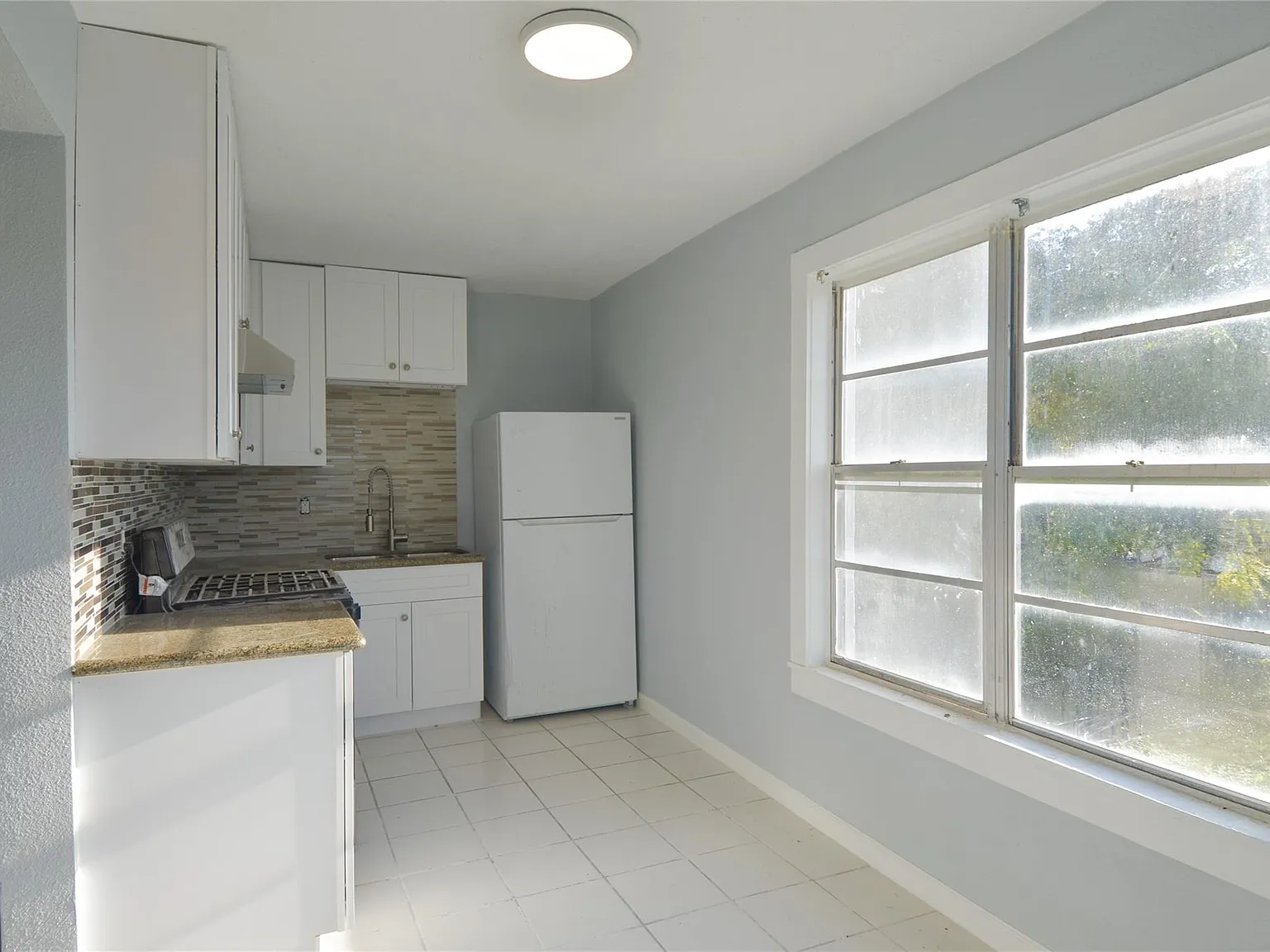 1 bed, 1.0 bath, 1000 sqft, $1,200 — Photo 2