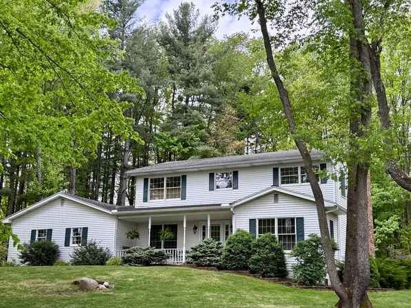 300 Wood Hills Dr, Concord, MI 49237