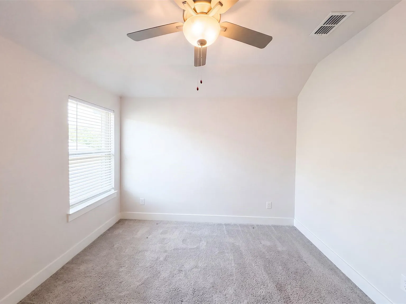 4 bed, 3115 sqft, $3,100 — Photo 4