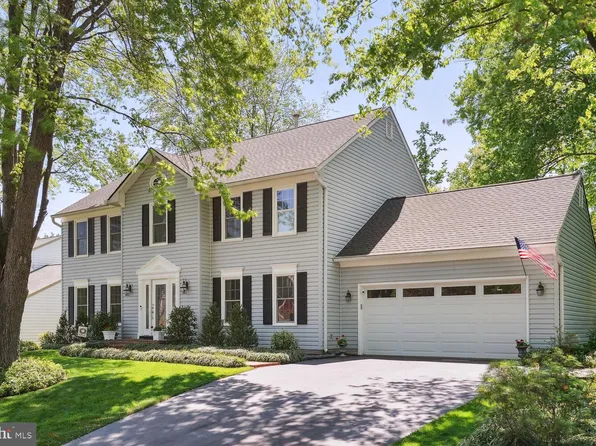 8532 Chase Glen Cir, Fairfax Station, VA 22039