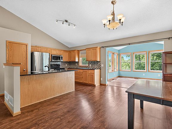 4th image of 4928 159th St