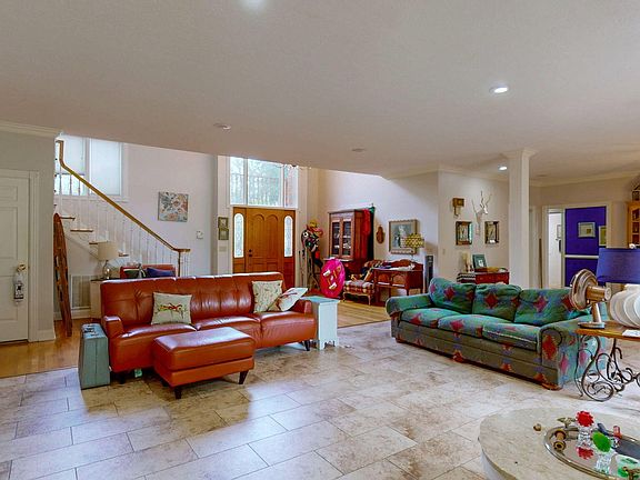 5th image of 133 Windward Ln