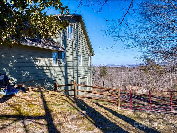 3rd image of 21 Rugby Knoll Dr