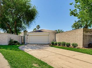 8203 Twin Tree Ln, Houston, TX 77071