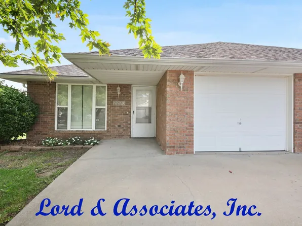 2222 Thomas Dr, Pleasant Hill, MO 64080