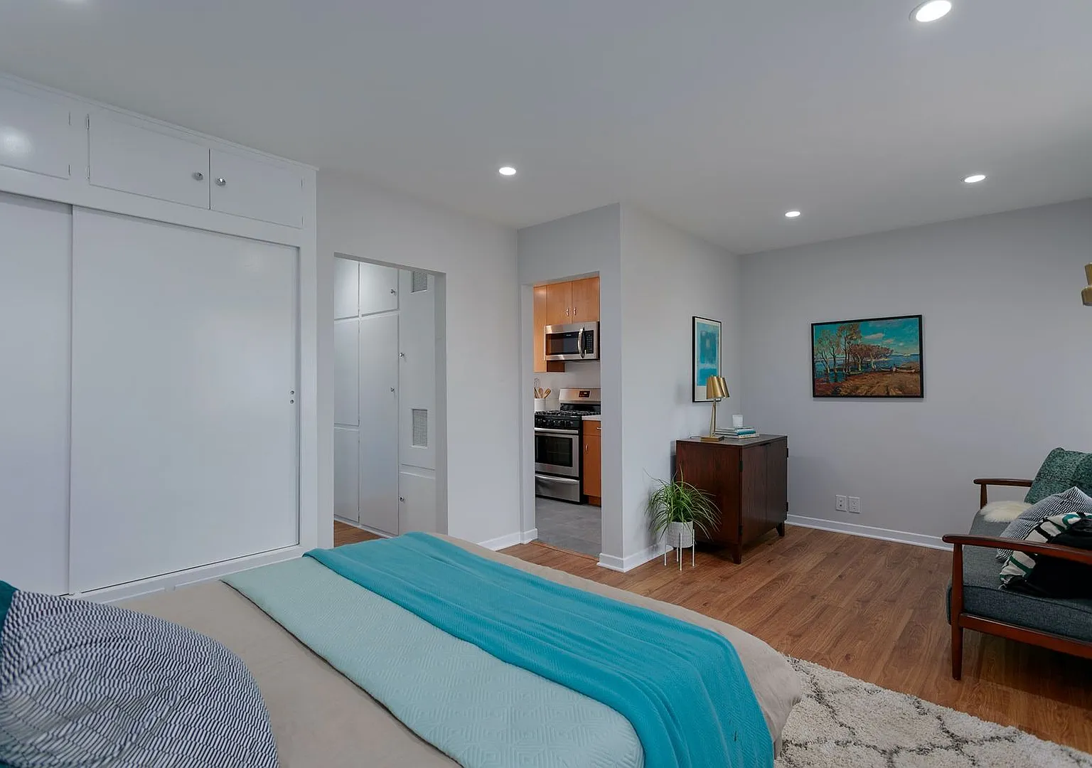 530 S Los Robles Ave — Photo 3