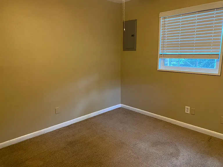 4066 Wesley Ln S — Photo 8