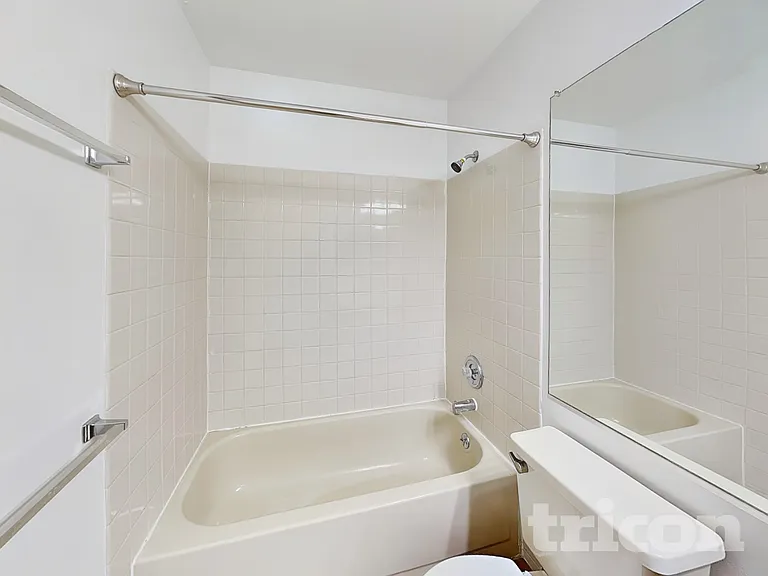 1419 Farrington Ln — Photo 14