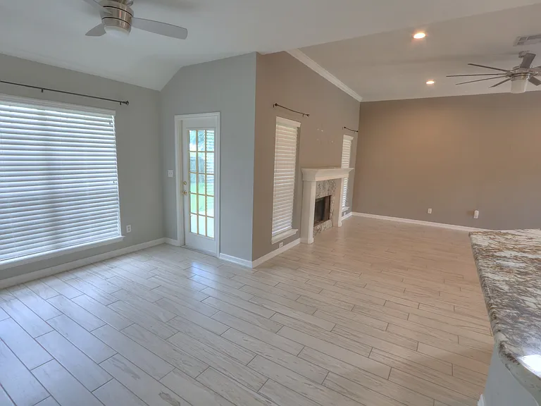 7714 Odessa Dr — Photo 13