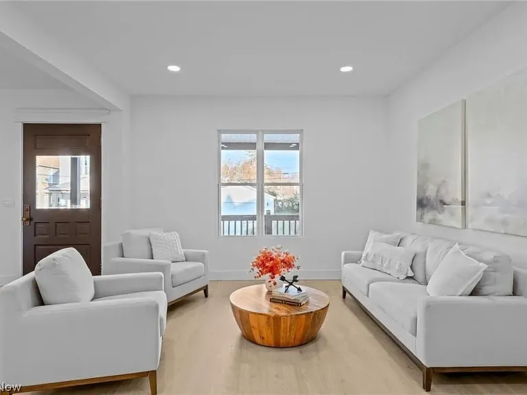 1422 W 77th St — Photo 26