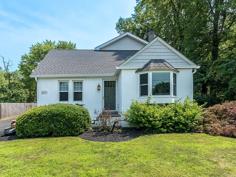 2477 Walnut St — Photo 2