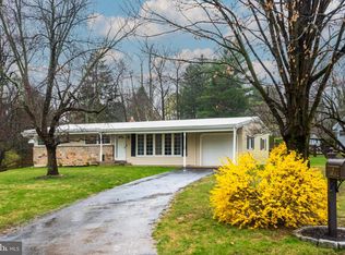 8 Carol Ln, Malvern, PA 19355