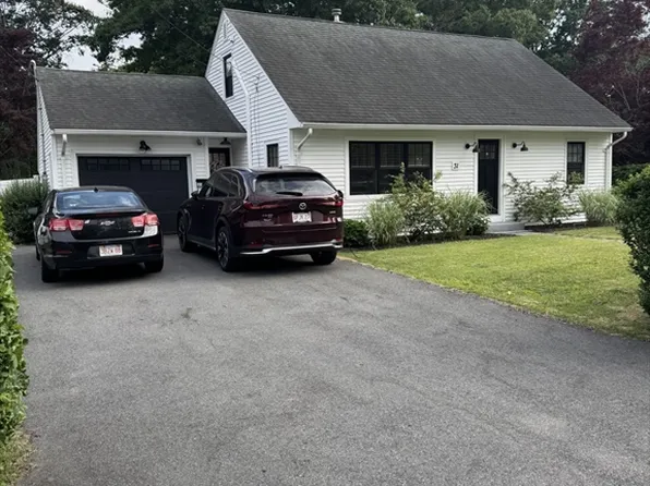 31 McKenney Cir, Andover, MA 01810