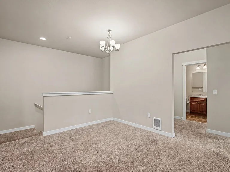 1643 Burnside Pl — Photo 6
