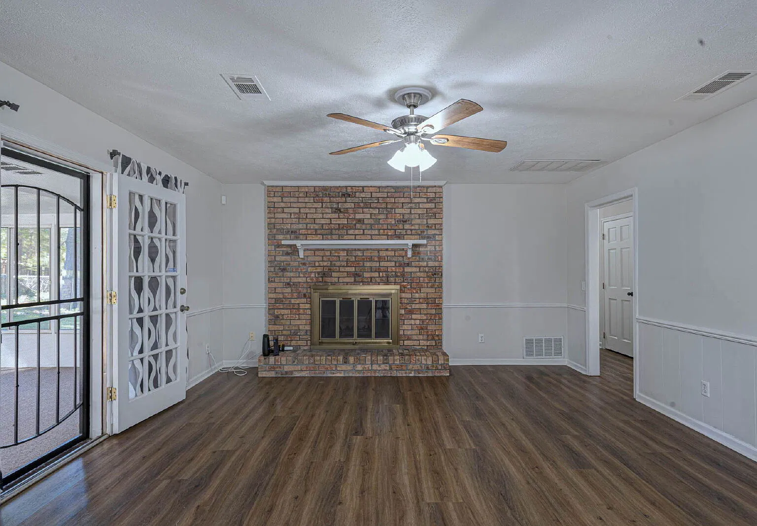 4 bed, 2.0 bath, 1864 sqft, $1,850 — Photo 3