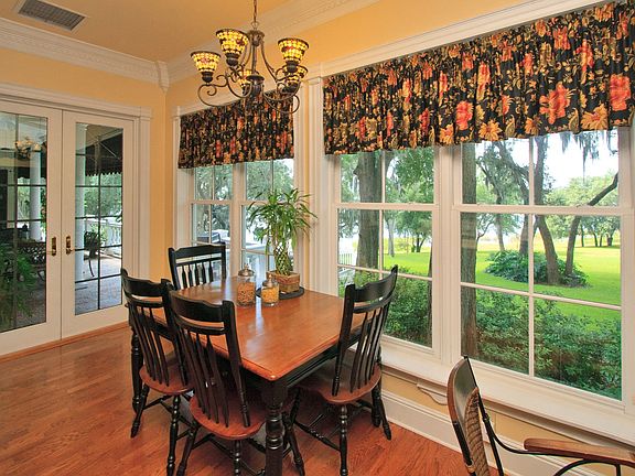 6004 Lake Emma Casual Dining Rm