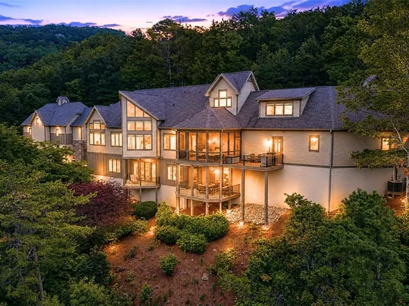 817 Mountain Summit Rd, Travelers Rest, SC 29690