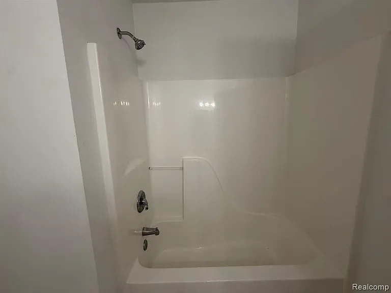 2710 S Knightsbridge Cir — Photo 11