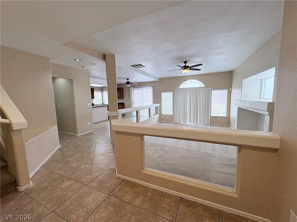 3 bed, 2.5 bath, 1972 sqft, $2,200 — Photo 2