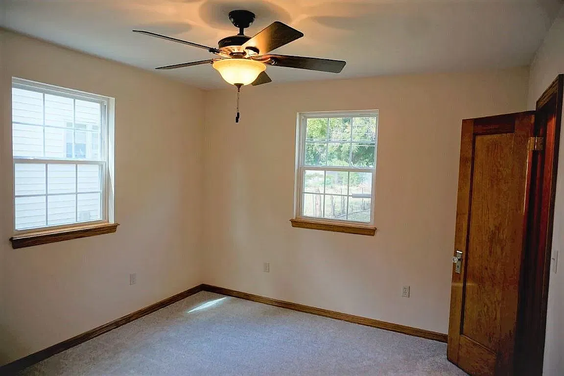 2 bed, 1.5 bath, 876 sqft, $1,100 — Photo 3