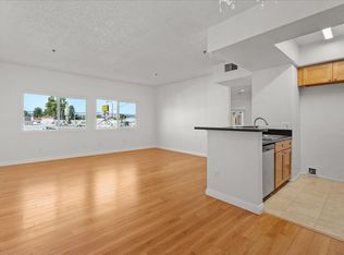 Del Valle East (#475), Woodland Hills, CA 91364