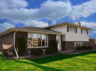 8641 W 71st St, Justice, IL 60458